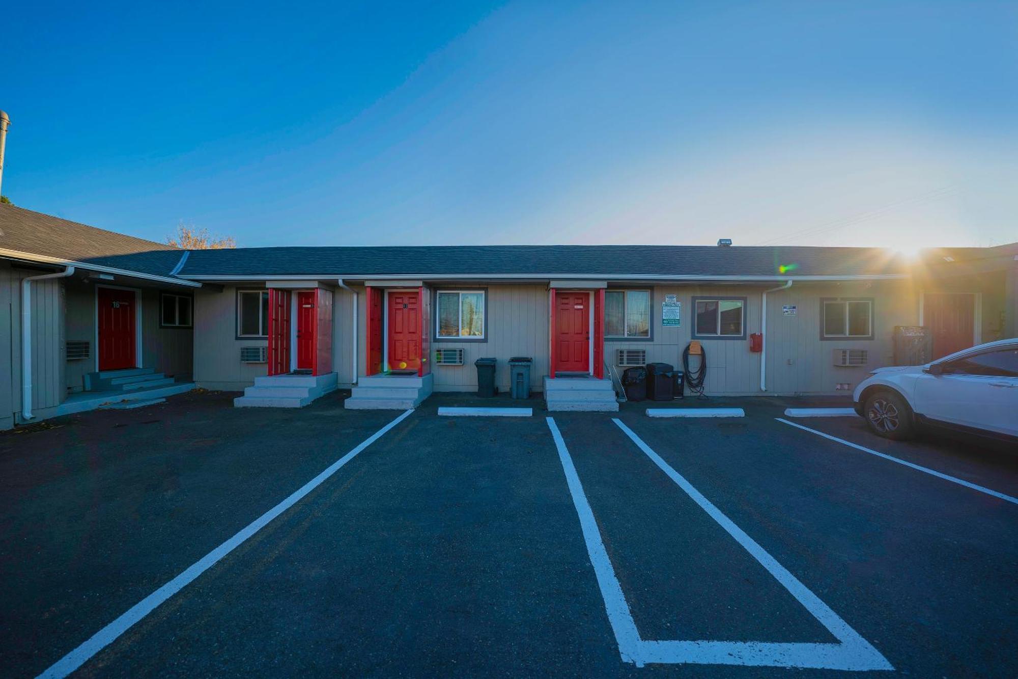 Oyo Hotel Portland Or Near Airport 格雷舍姆 外观 照片