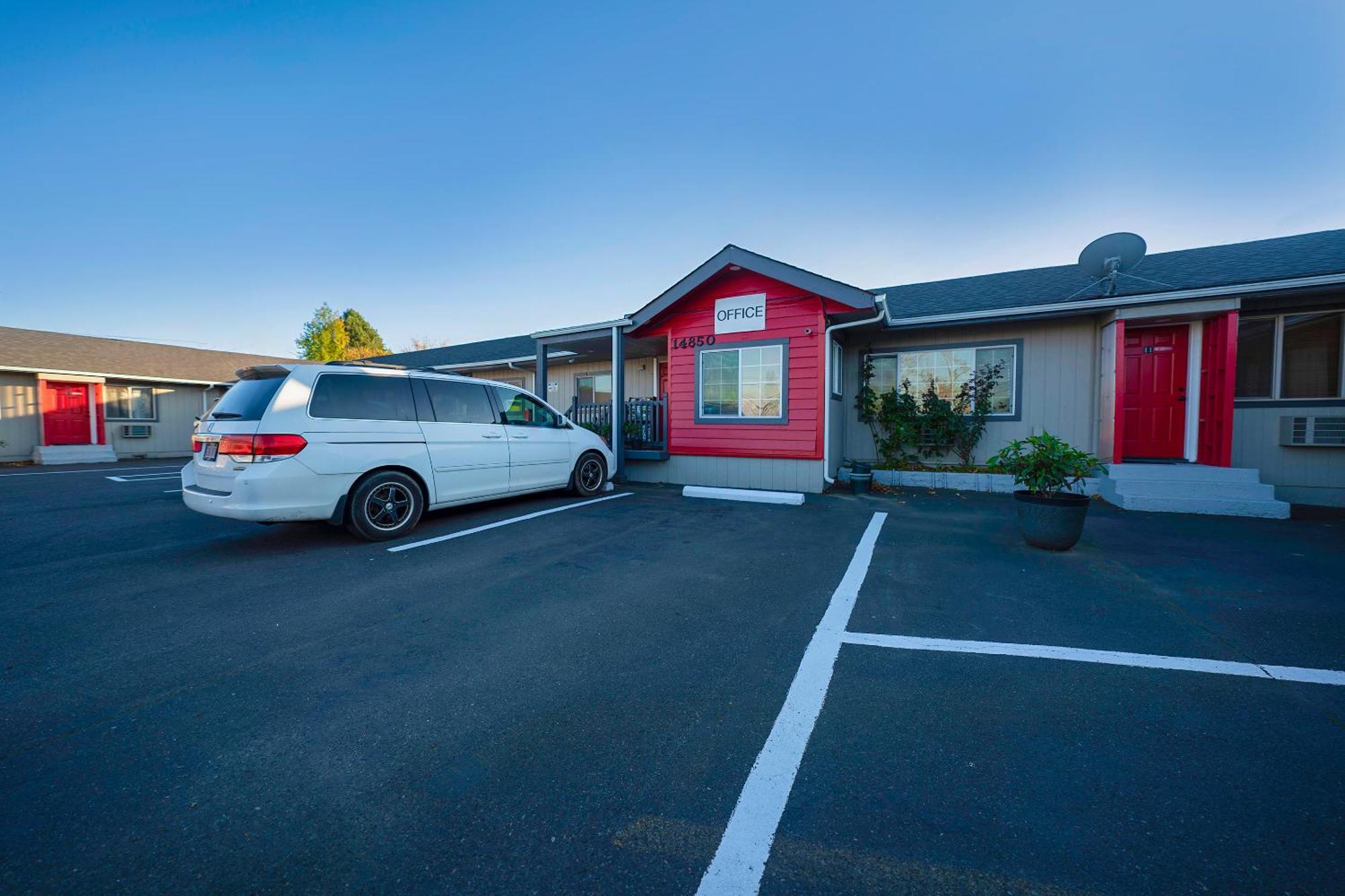 Oyo Hotel Portland Or Near Airport 格雷舍姆 外观 照片