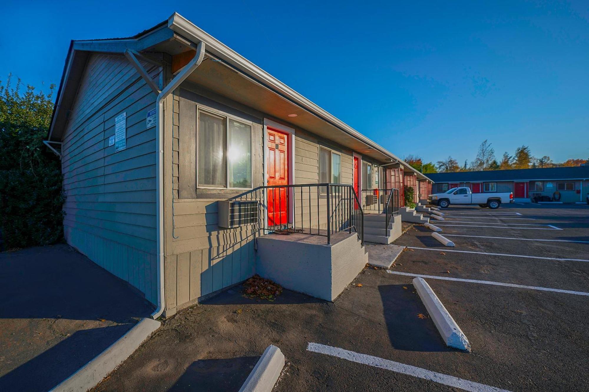 Oyo Hotel Portland Or Near Airport 格雷舍姆 外观 照片